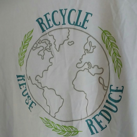NWT White T-shirt is stretchy and soft - Picture 2 of 3